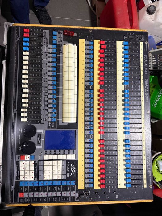 Mesa de Luz Avolites Pearl 2000