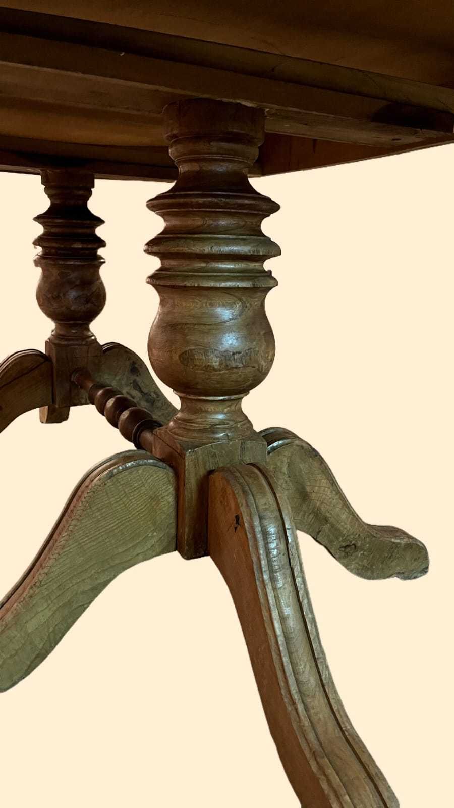 Mesa de madeira com 6 cadeiras