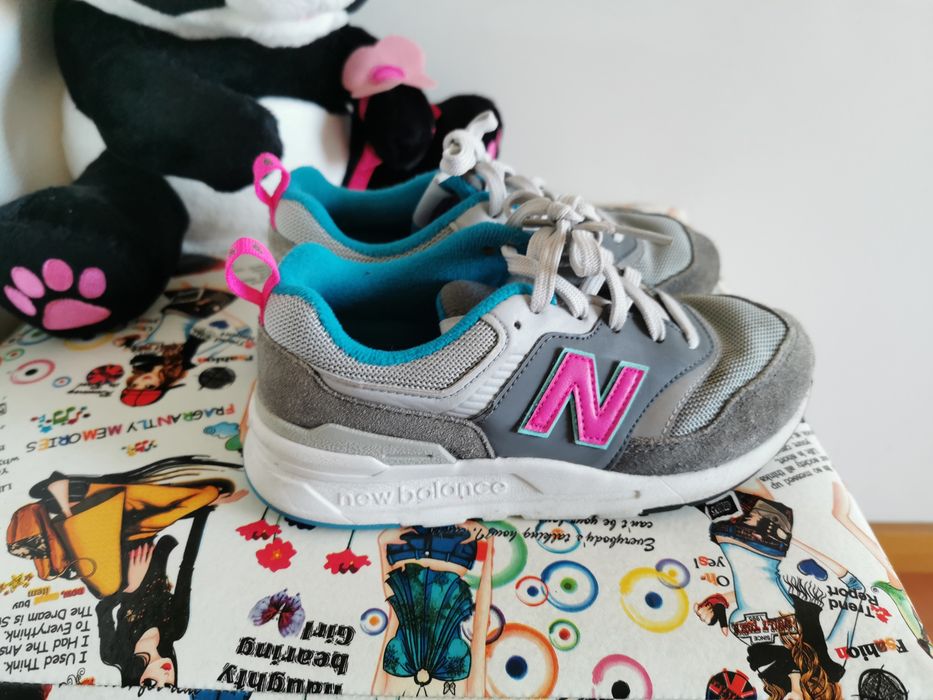 Vários pares de sapatilhas