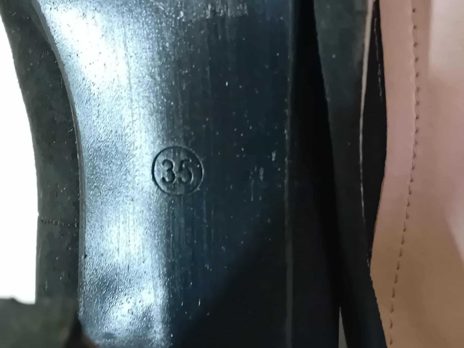 Sandálias mulher
Tamanho 35