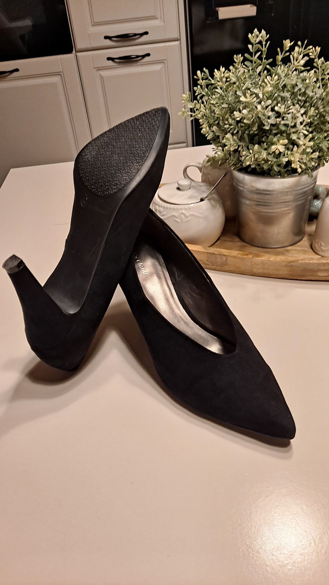 Czarne buty na obcasie/ czółenka/ szpilki