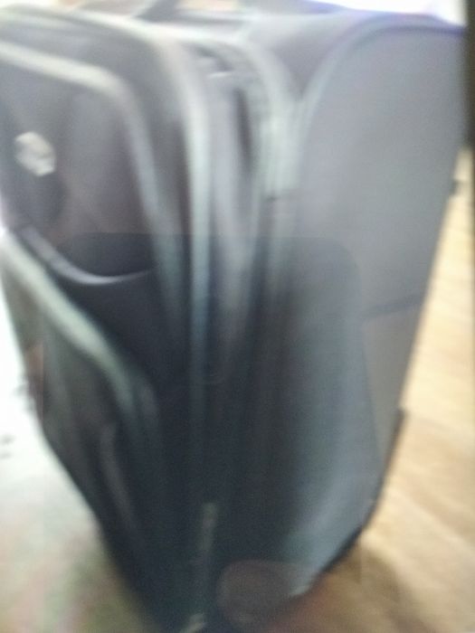 Продам новый чемодан