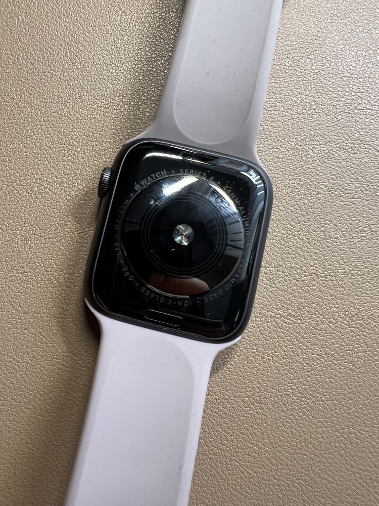 Продам Apple watch 4 44 мм