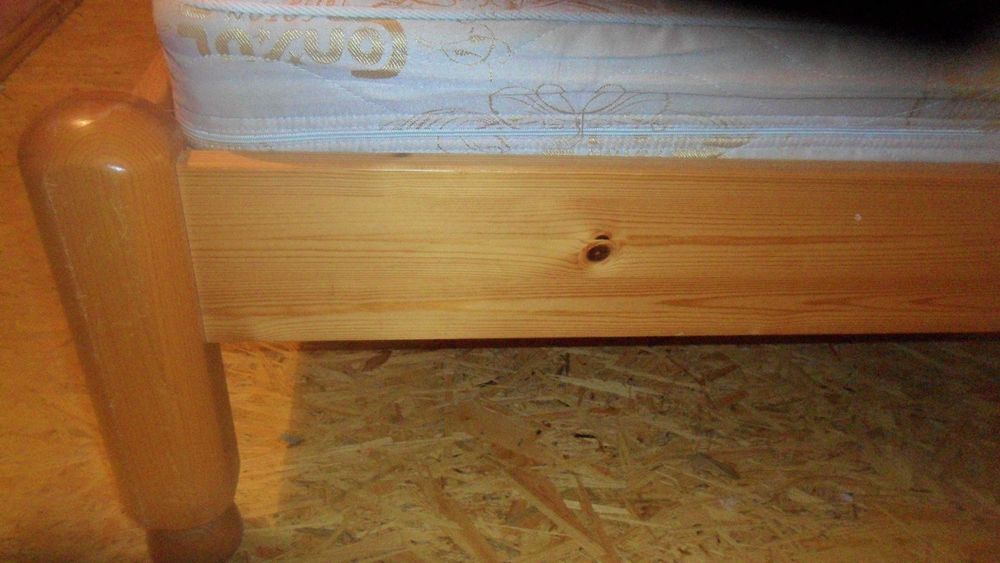 Продам  ліжко 140 * 200  з матрацом