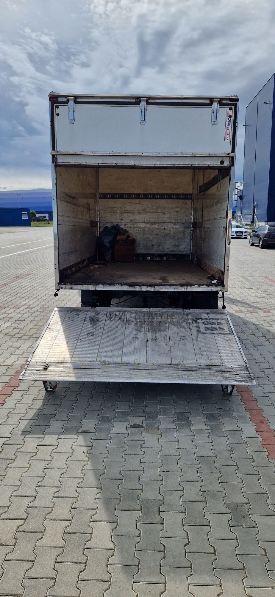 Tani Transport Przeprowadzki Wywóz Gabarytów Wnoszenie Mebli Tragarze