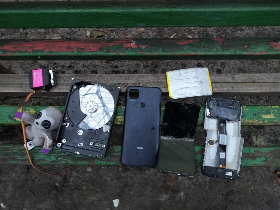 Продаю телефон б/у і игрушка +хнаритель памяти, вещи для 3D принтера