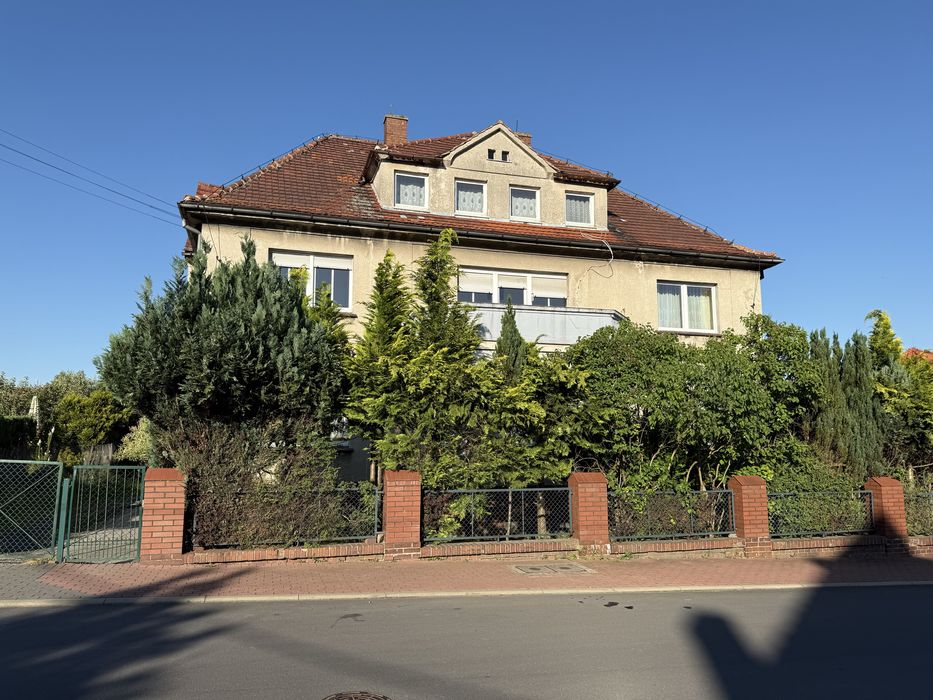 Pół domu - Spokojna dzielnica - Garaż - Ogród - 3x Piwnica - II Piętro