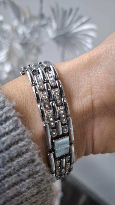 Годинник жіночий. Браслет з прикрасами