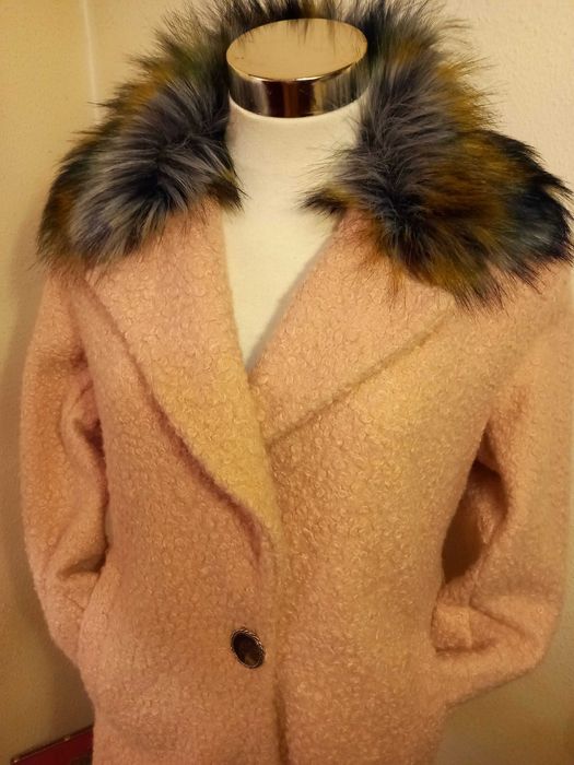 Casaco Rosa com gola de pêlo