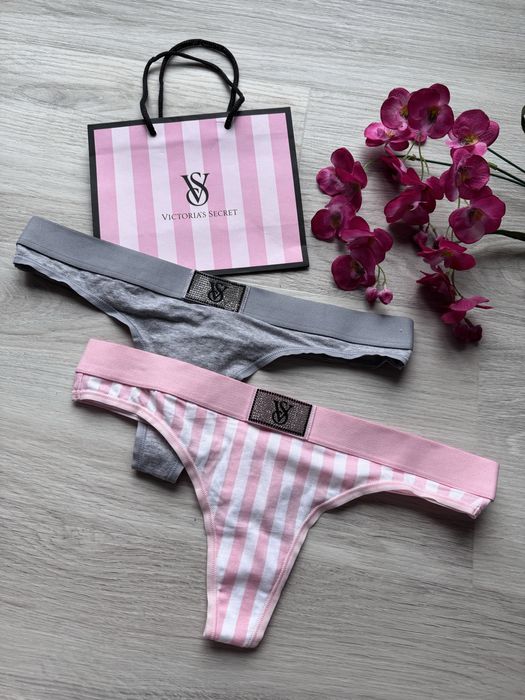 Zestaw stringi szare i w paski z logo kryształkami Victoria’s Secret