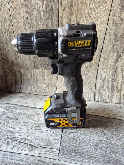 Dewalt DCD 100 wiertarko wkrętarka z baterią 4ah