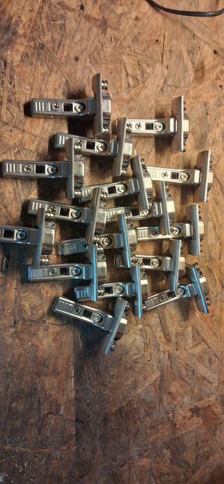 Zawiasy meblowe Blum