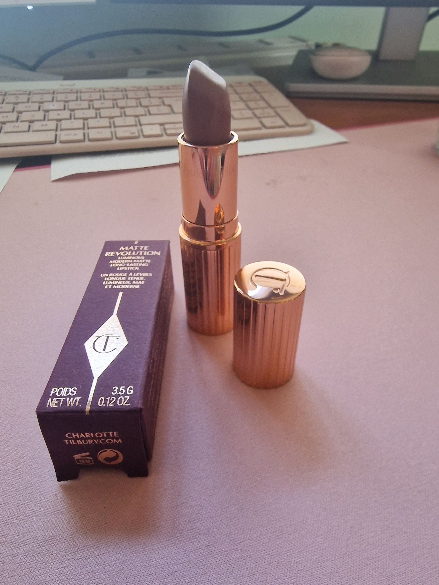 Charlotte Tilbury szminka Very Victoria
