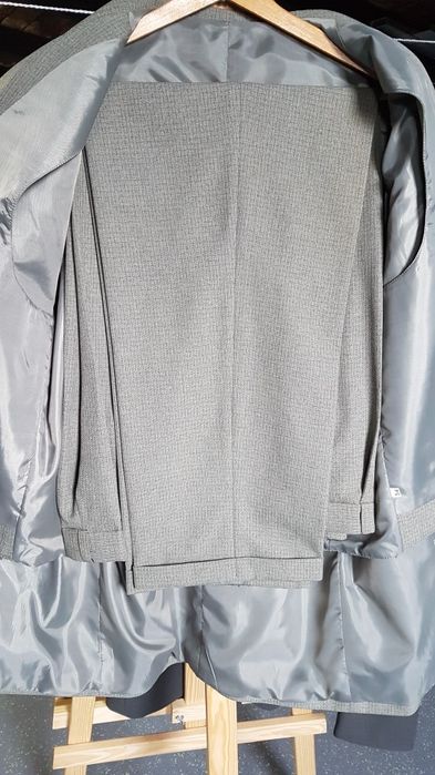 Garnitur trzyczęściowy oliwkowy  r. 182/116/96 na krępego mężczyznę
