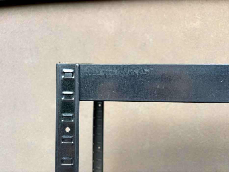 Regał metalowy do garażu