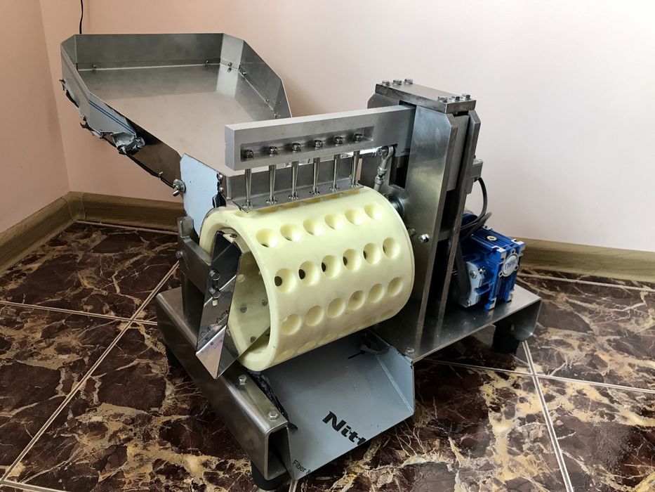 Машина для видалення кісточки із вишні Косточковыбивная