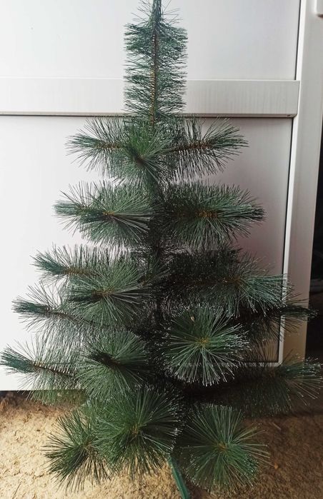 Новорічна штучна ялинка