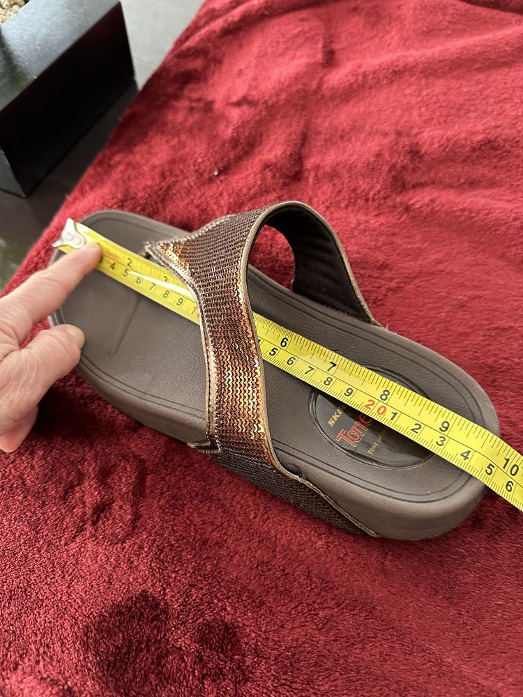 SKECHERS Tone Ups ,klapki damskie