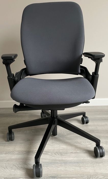 Fotel biurowy ergonomiczny Steelcase Leap v2 - prawie nowy