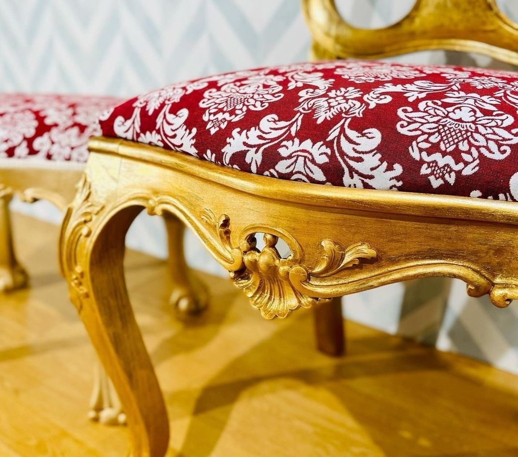 cadeira e banqueta estilo D. João V
