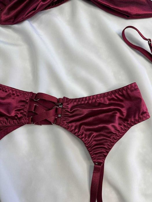 романтический комплект женской нижней одежды не носился