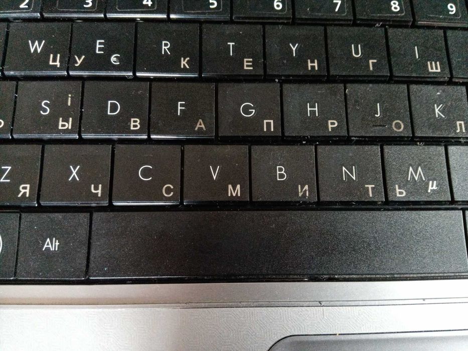 мощный стильный ноутбук полноразмерная клавиатура 4-х ядерный процесор