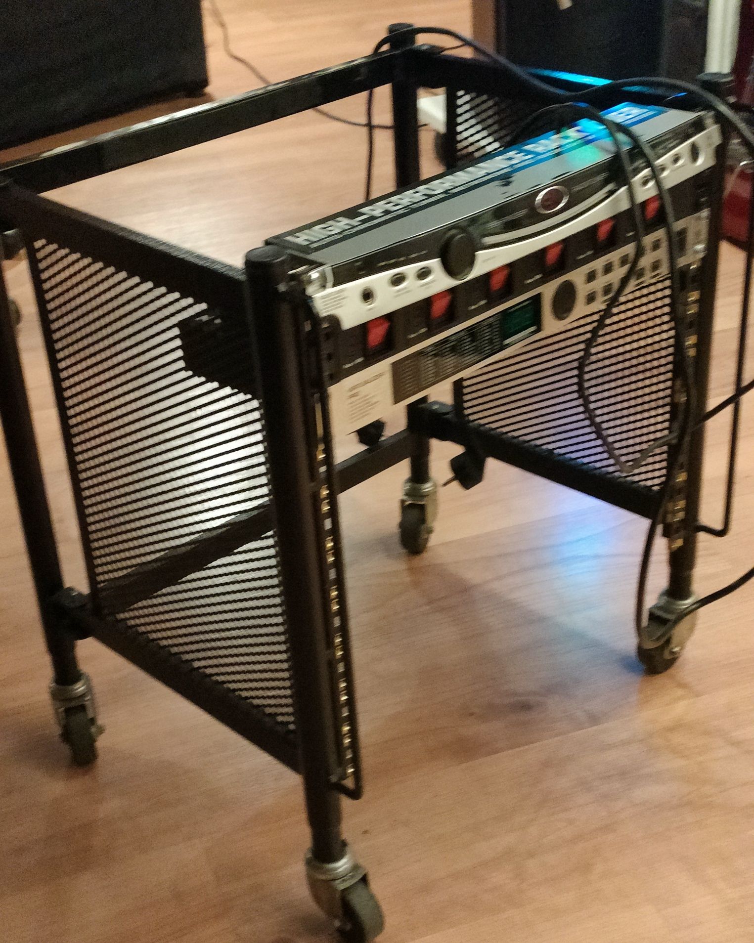 Rack metálica com rodas