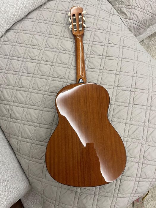 Guitarra clássica admira Alba 3/4