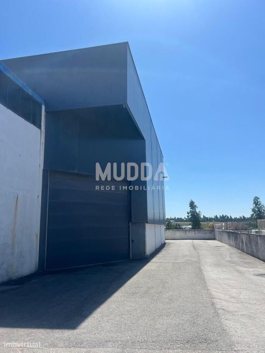 Excelente armazém para arrendar na zona industrial de Oiã