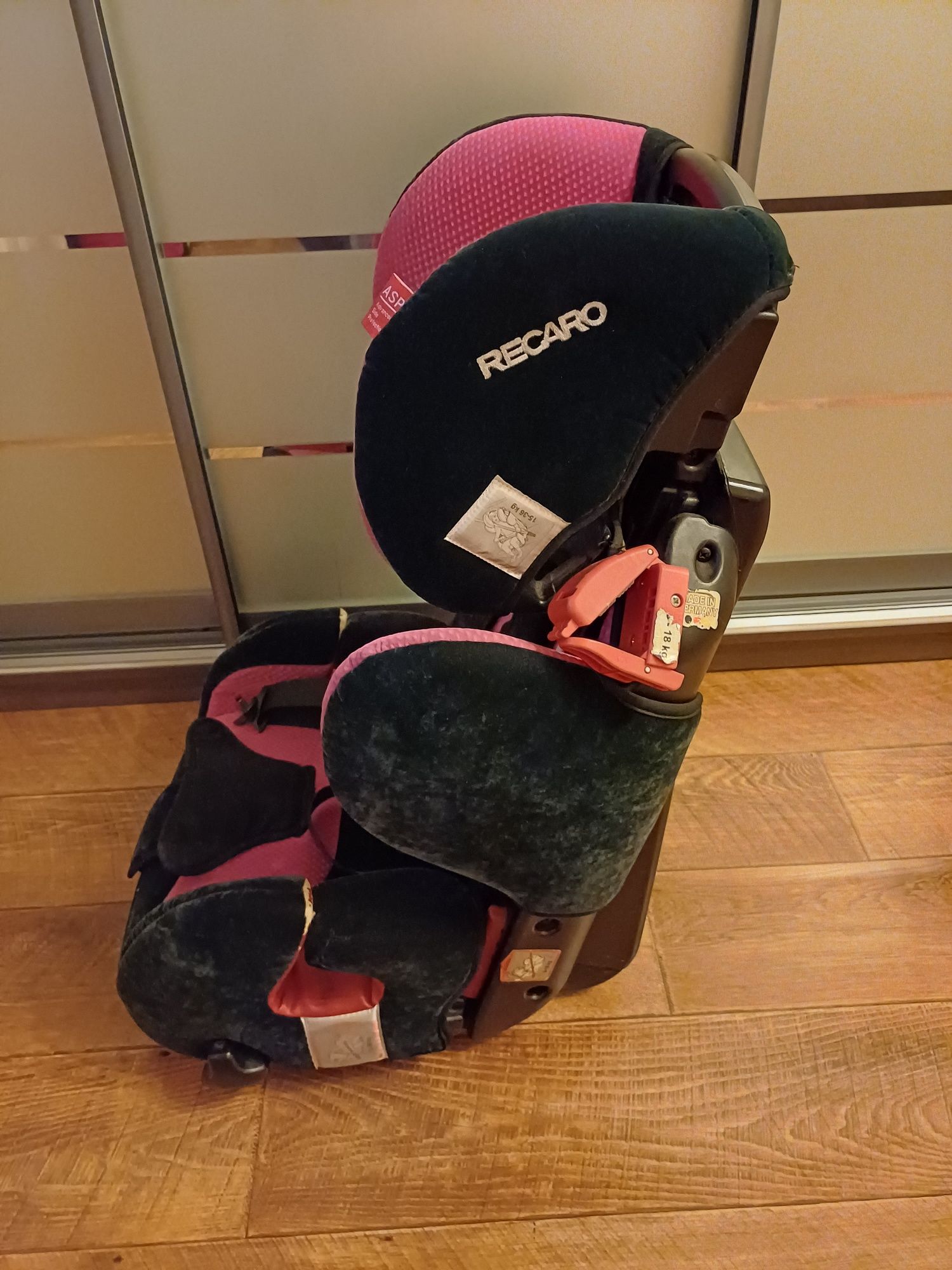 Автокрісло Recaro