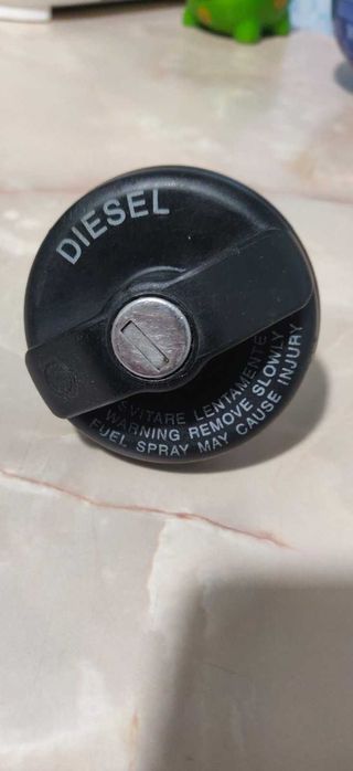 Крышка бака без ключа Fiat Doblo 00-09 (Фиат Добло)