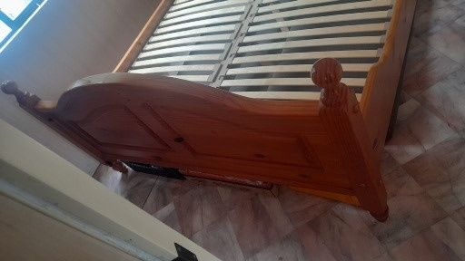 Łóżko sosnowe 140 na 200 z litego drewna