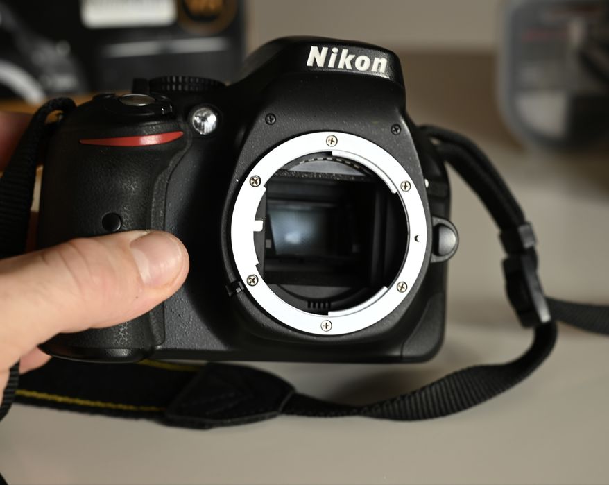 Aparat Nikon D5200 + Nikkor AF-S 18-55 3.5-5.6 GII + AF-S 50mm 1.8 G