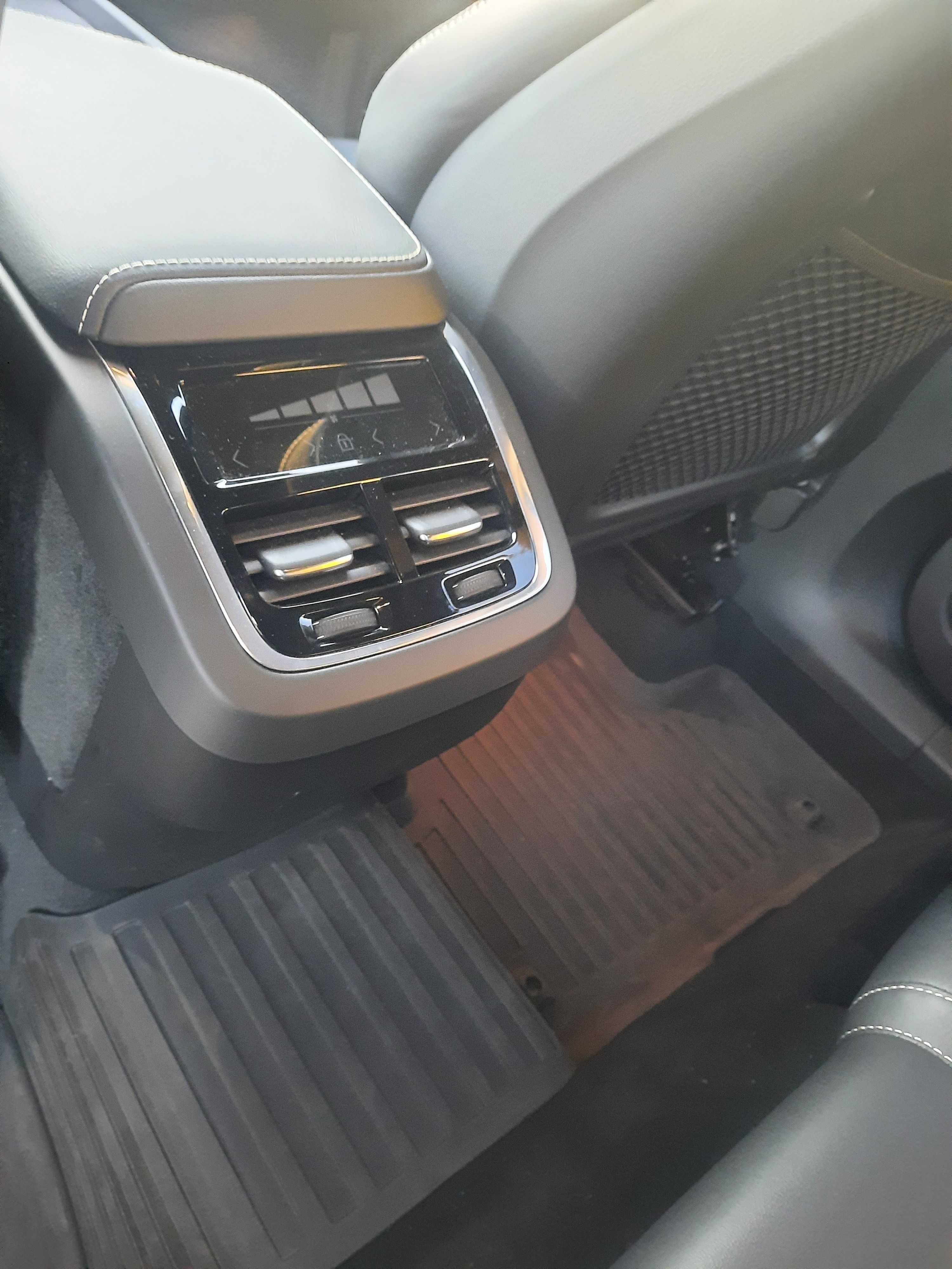 Volvo XC60 2.0 B5 R-Design AWD