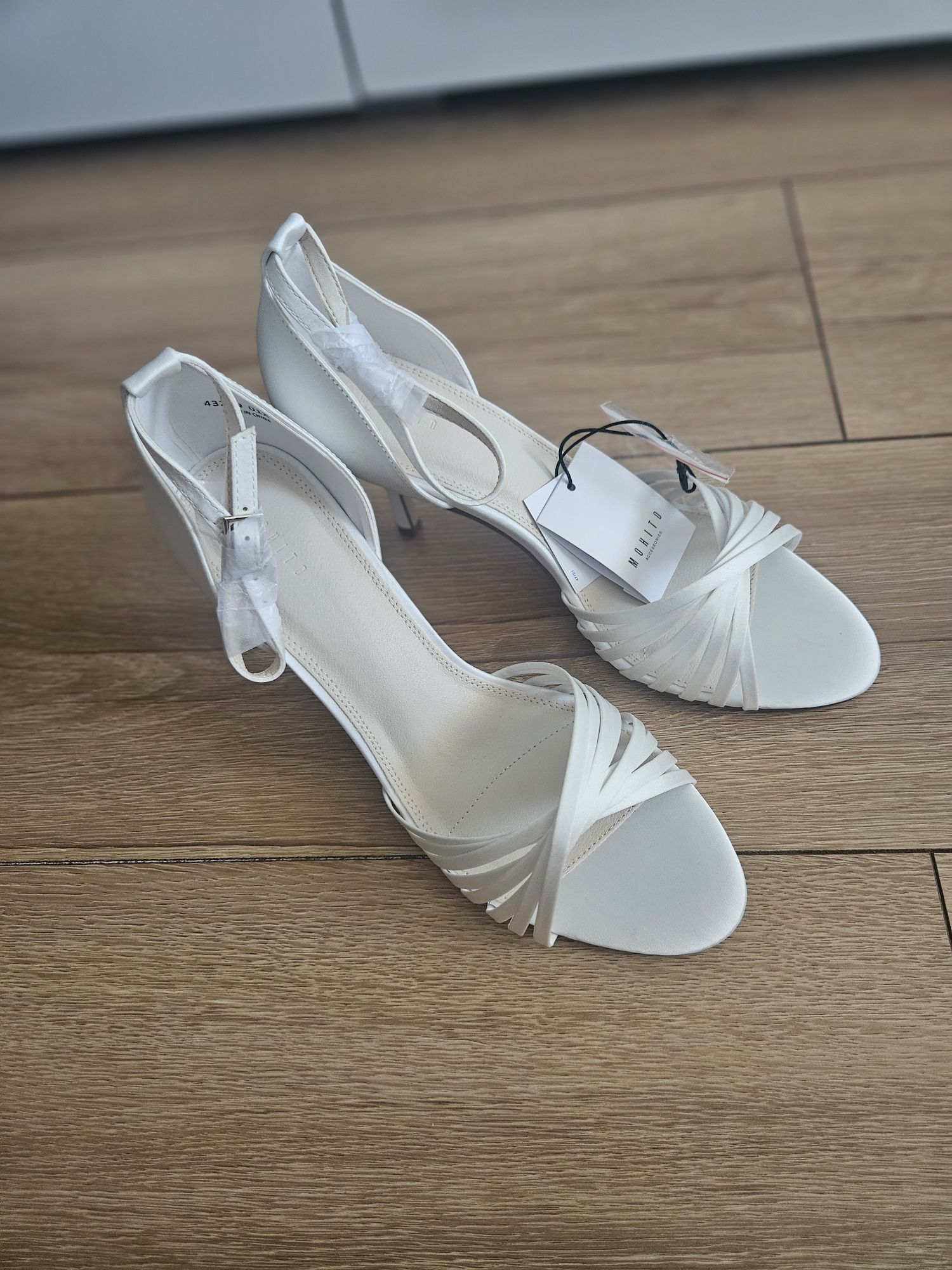 Piękne buty Mohito nowe 41