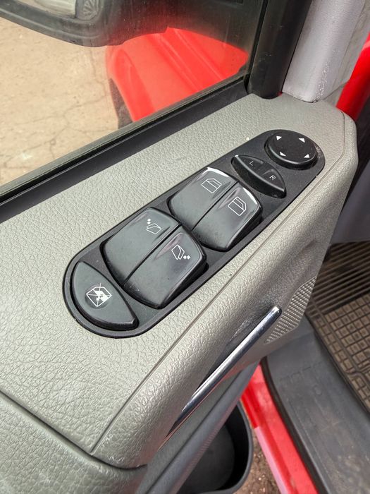 Продам Mercedes Vito 111 Оригинальный  пассажир