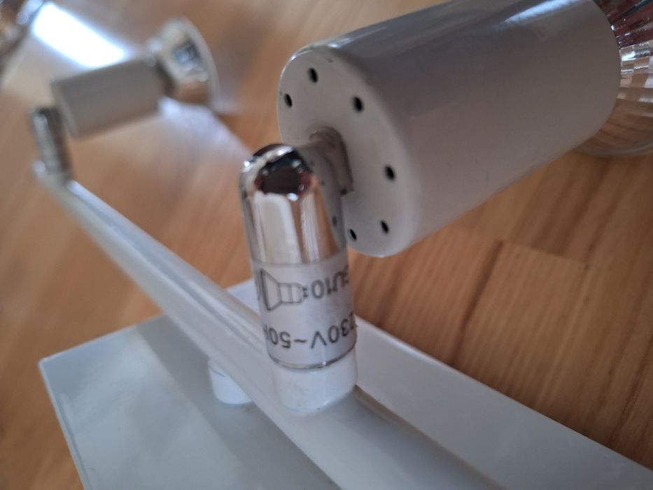 monia lampa ścienna regulowana z wyłącznikiem nad lustro  biała