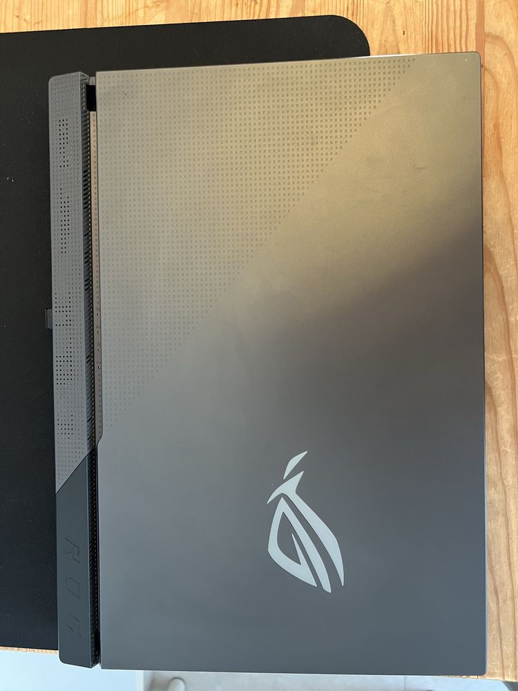Asus Rog Strix G713QR 17.3" 2K 165Hz R9 5900X RTX3070 32GB RAM