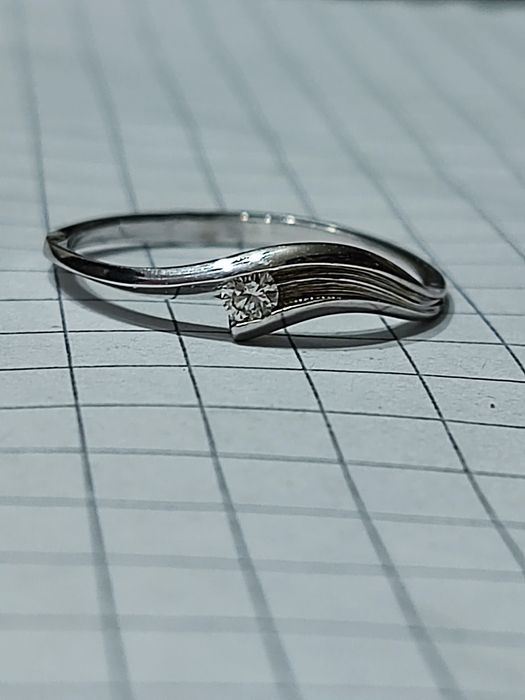 Золота каблучка, з діамантом, 585 проба..