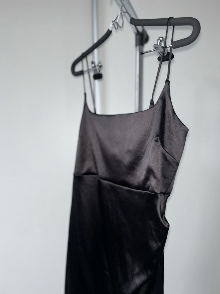 Коротка атласна сукня Zara Розмір Л