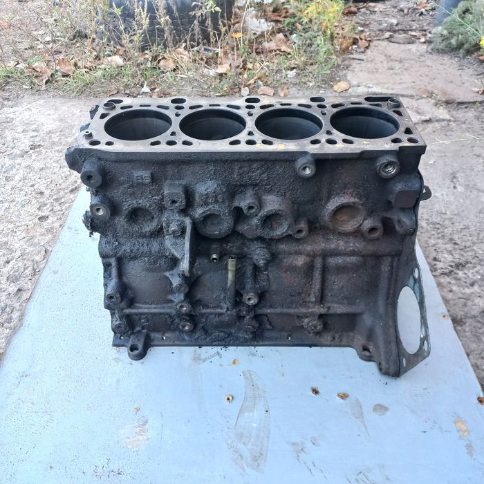 Блок двигателя R2 бу.МаздаE2200, киа беста