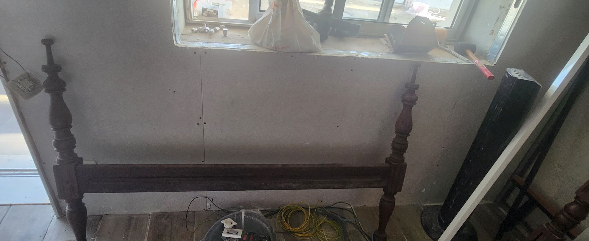 Cama de casal antiga