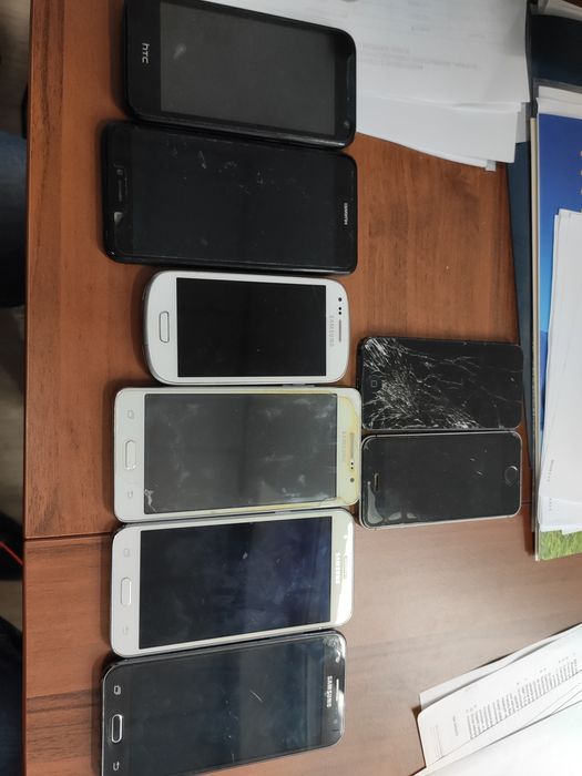 Zestaw telefonów - działających
