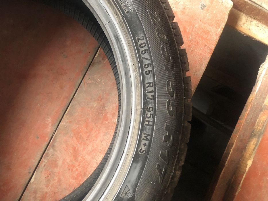 Продам зимову резину Pirelli 205 55 R17
