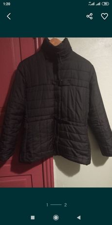 Черная курточка на лёгком синтепоне размер 42-44