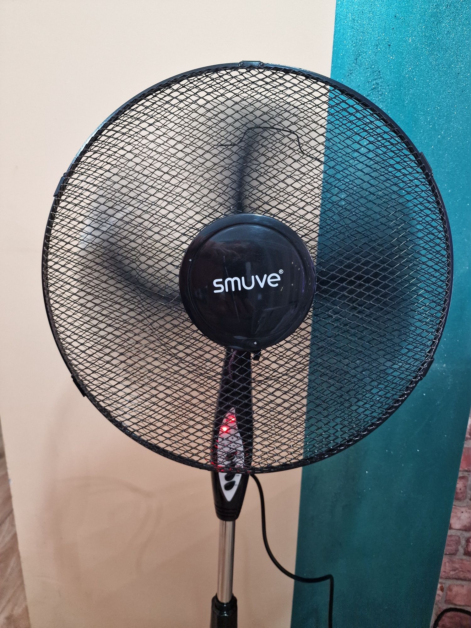 Wentylator Podłogowy Mocny Pilot 45W bardzo dobry czarny