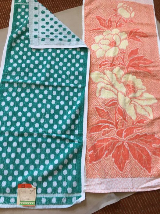 Полотенца махровые,разные,  Постельное белье. Покрывало.