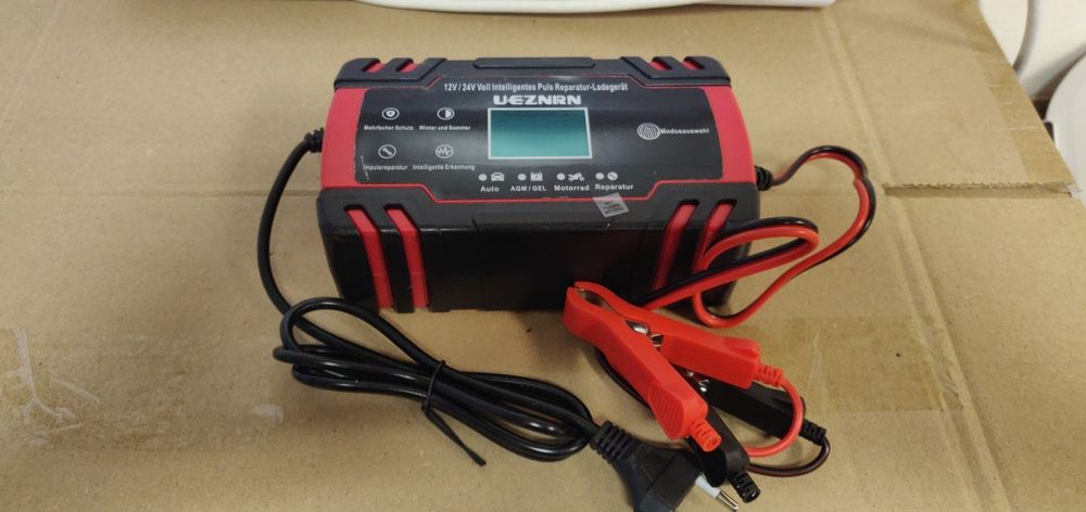 Зарядний пристрій 12V/24V