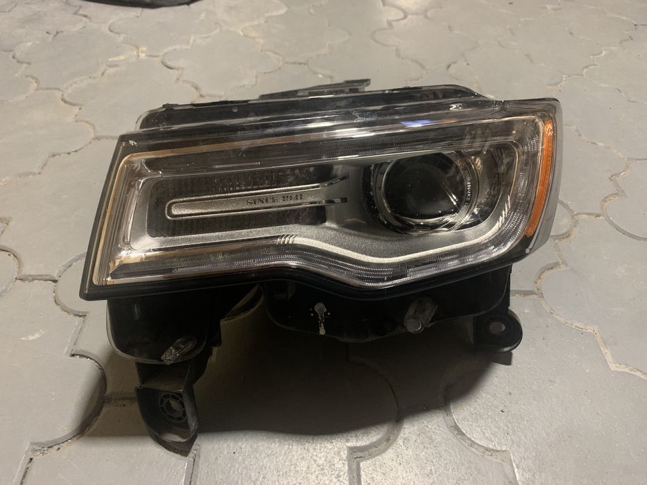 Jeep Grand Cherokee фара