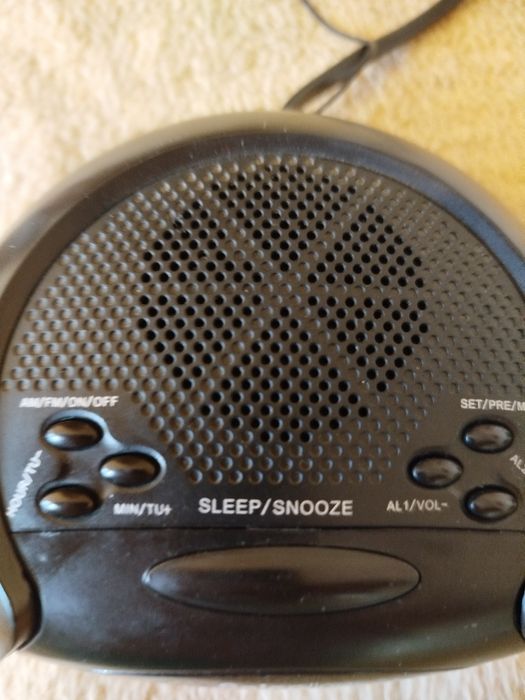 Radio - budzik na baterie lub ładowane z sieci